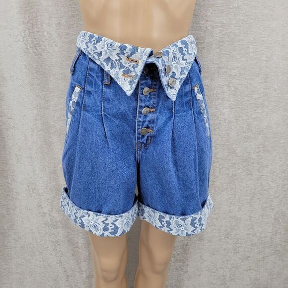 Traffic Vintage Medium Wash High Waisted Mom Denim Shorts with White Lace Trim - Picture 2 of 14